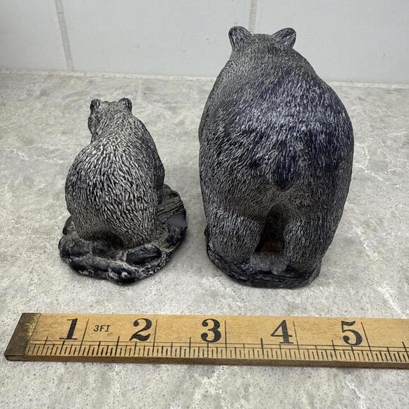 Lot of two Bear sculptures by A Wolf. Pre-owned. Size 3.5 in and 5 in. - Picture 6 of 8
